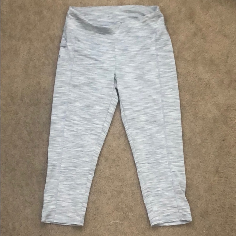 Gray cropped leggings